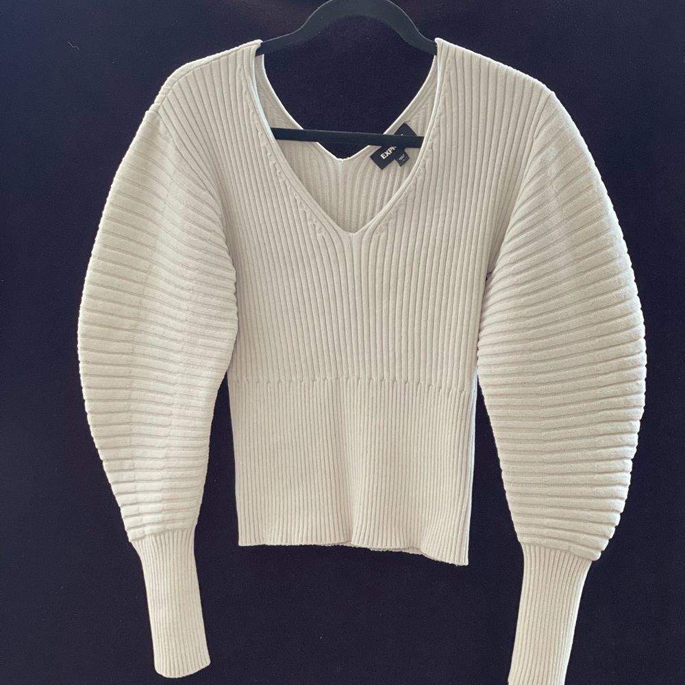 Elegant Light Green Ribbed Sweater